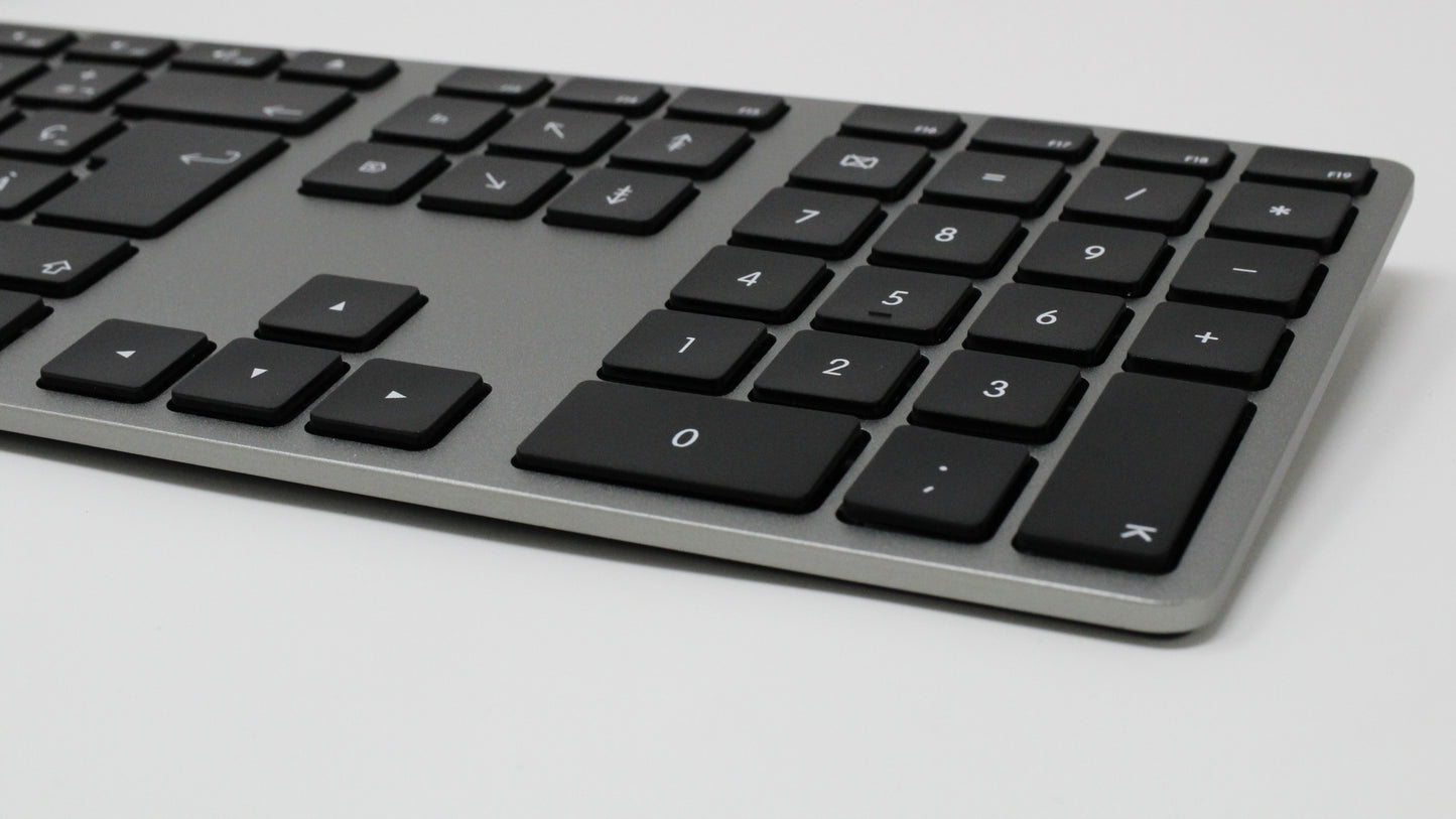 Wired Aluminum Keyboard for Mac - Space Gray - French Canadian Version