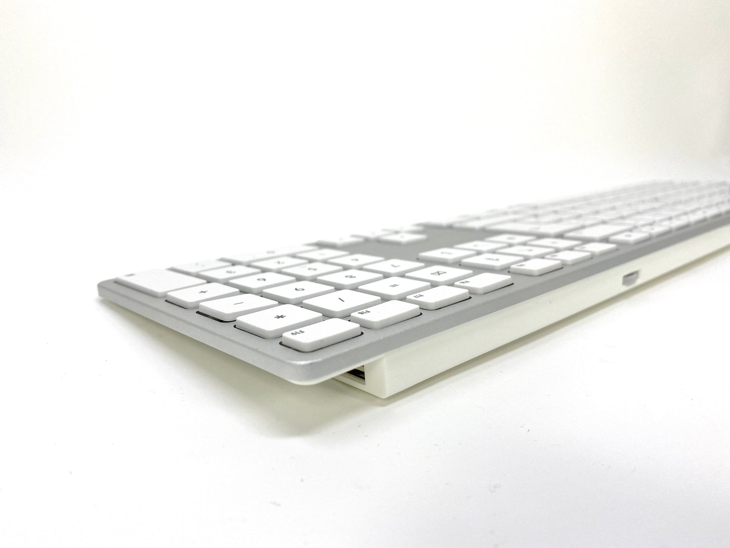 Wired Aluminum Keyboard for Mac - Silver - French Canadian Version